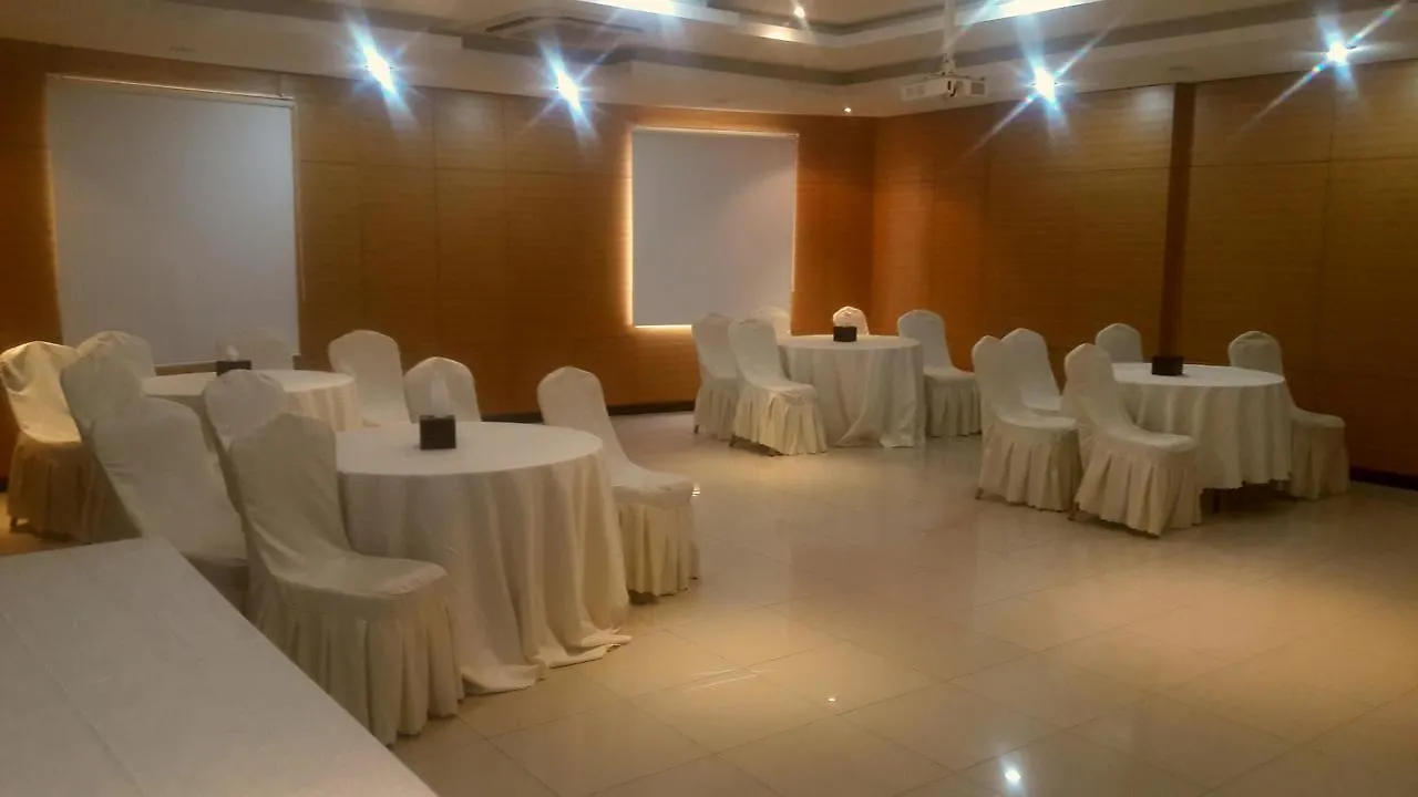 Rose Garden Hotel Ar Riyad 4*,